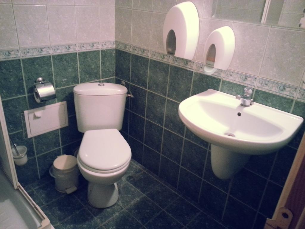 Family Hotel Kredo Sliven Room photo
